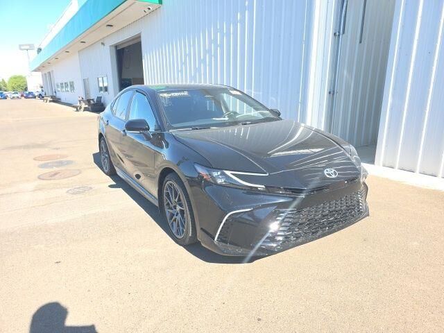2025 Toyota Camry SE — photo 1 of 11
