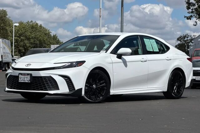 2025 Toyota Camry SE