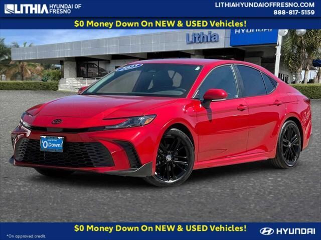 2025 Toyota Camry SE — photo 1 of 13