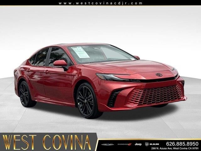 2025 Toyota Camry LE — photo 1 of 14