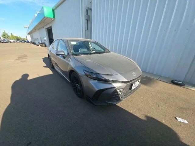 2025 Toyota Camry SE — photo 1 of 31