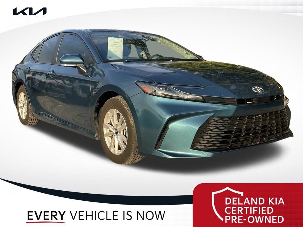2025 Toyota Camry LE — photo 1 of 13