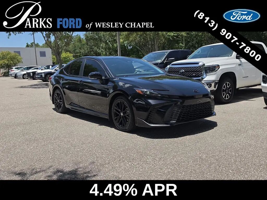 2025 Toyota Camry SE — photo 1 of 14