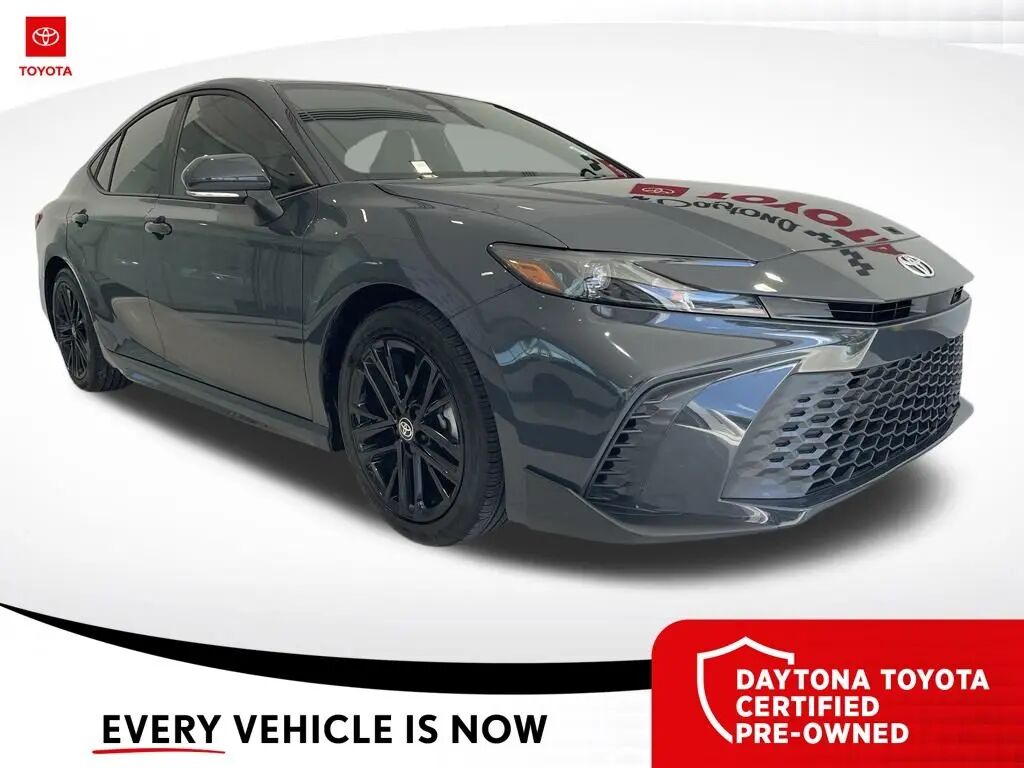 2025 Toyota Camry SE — photo 1 of 13