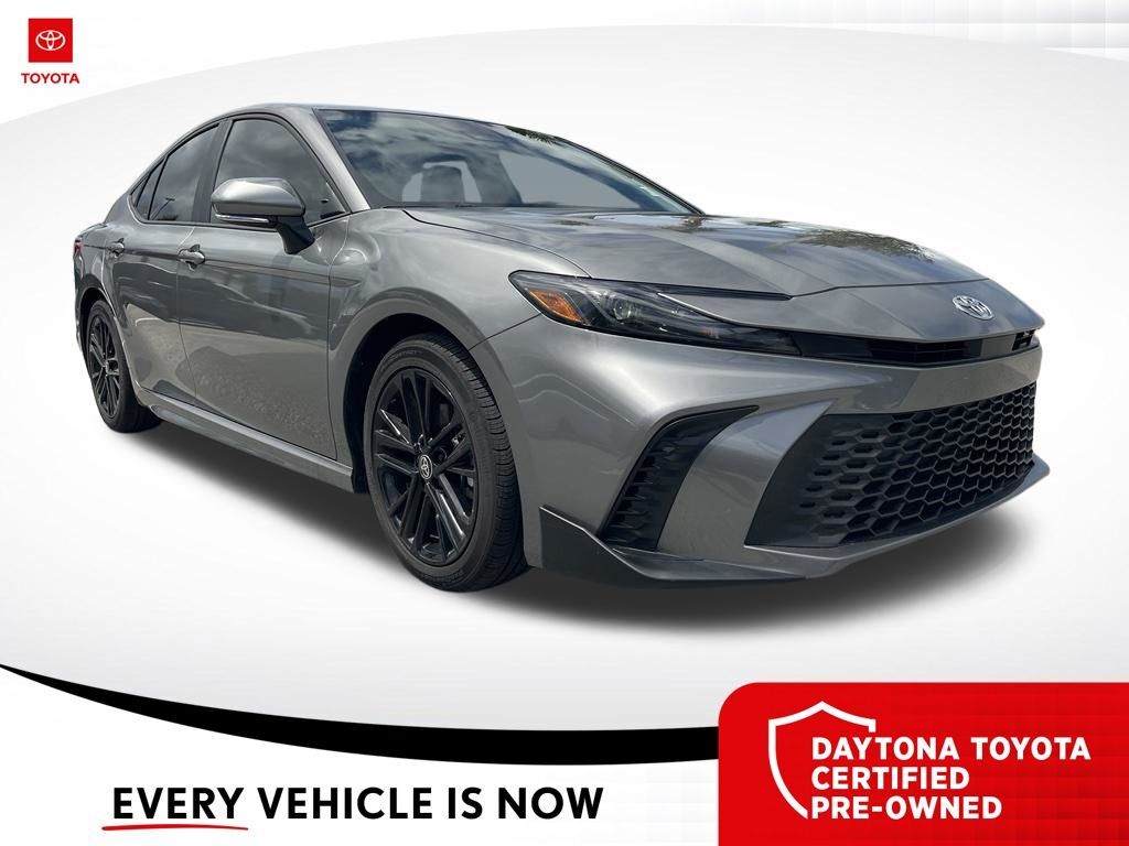 2026 Toyota Camry SE — photo 1 of 13