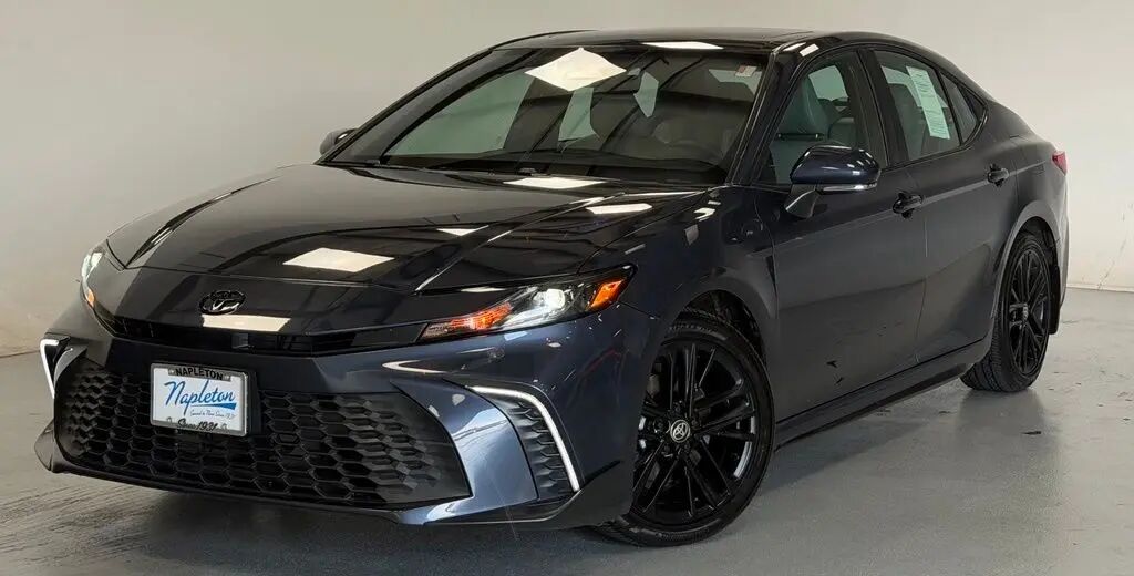 2026 Toyota Camry SE — photo 1 of 13