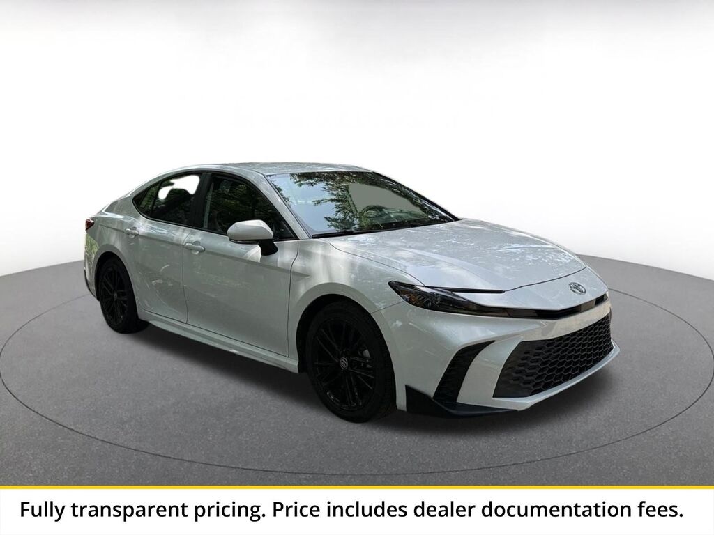 2026 Toyota Camry SE — photo 1 of 13