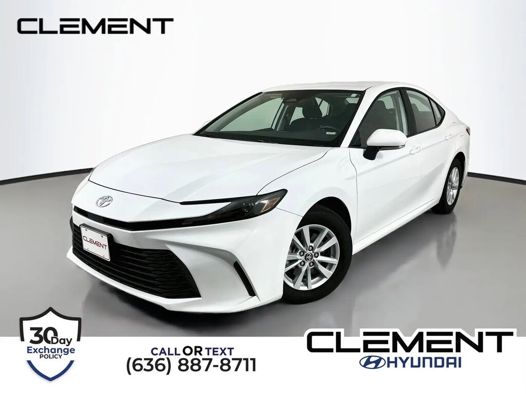2026 Toyota Camry LE — photo 1 of 13