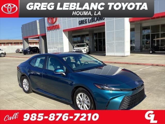2026 Toyota Camry LE — photo 1 of 13