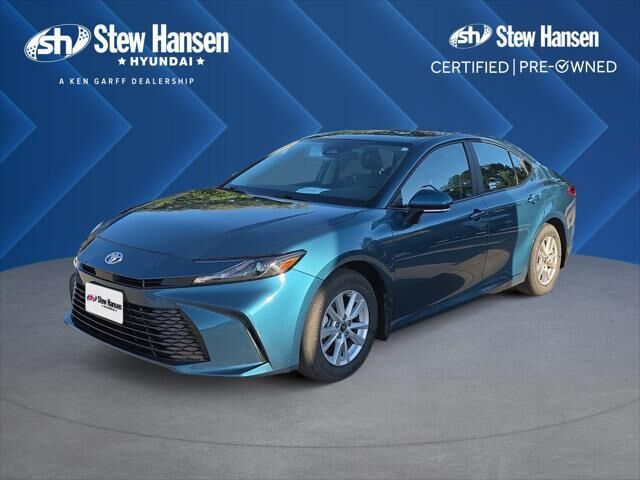 2025 Toyota Camry LE — photo 1 of 13