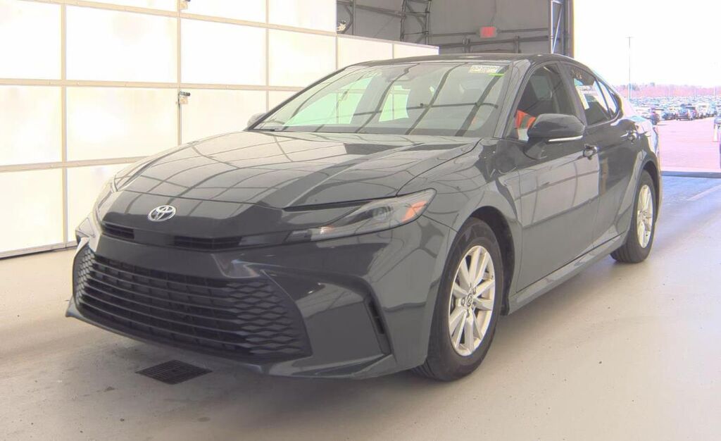 2025 Toyota Camry LE — photo 1 of 39