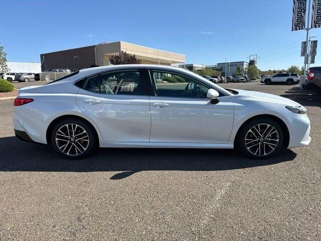 2025 Toyota Camry SE — photo 1 of 12