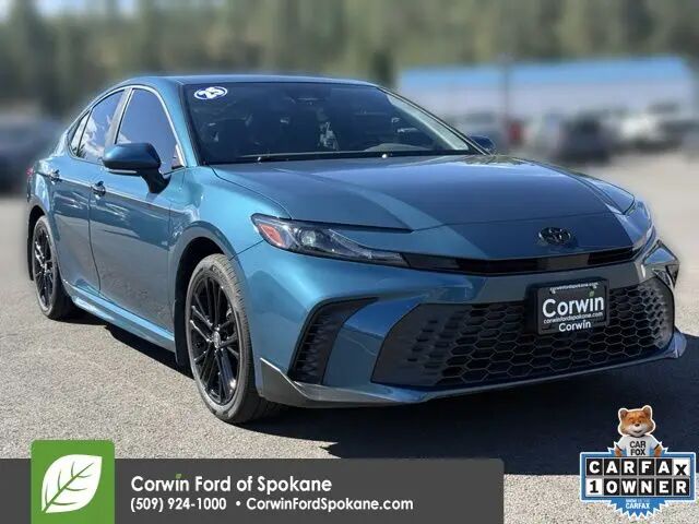2025 Toyota Camry SE — photo 1 of 13