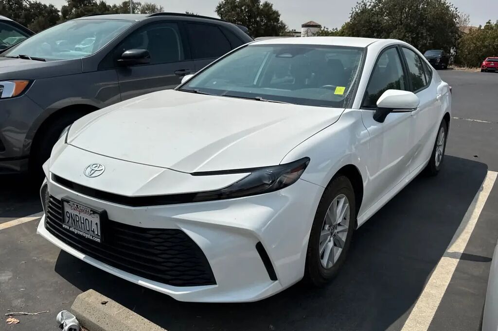 2025 Toyota Camry LE — photo 1 of 2