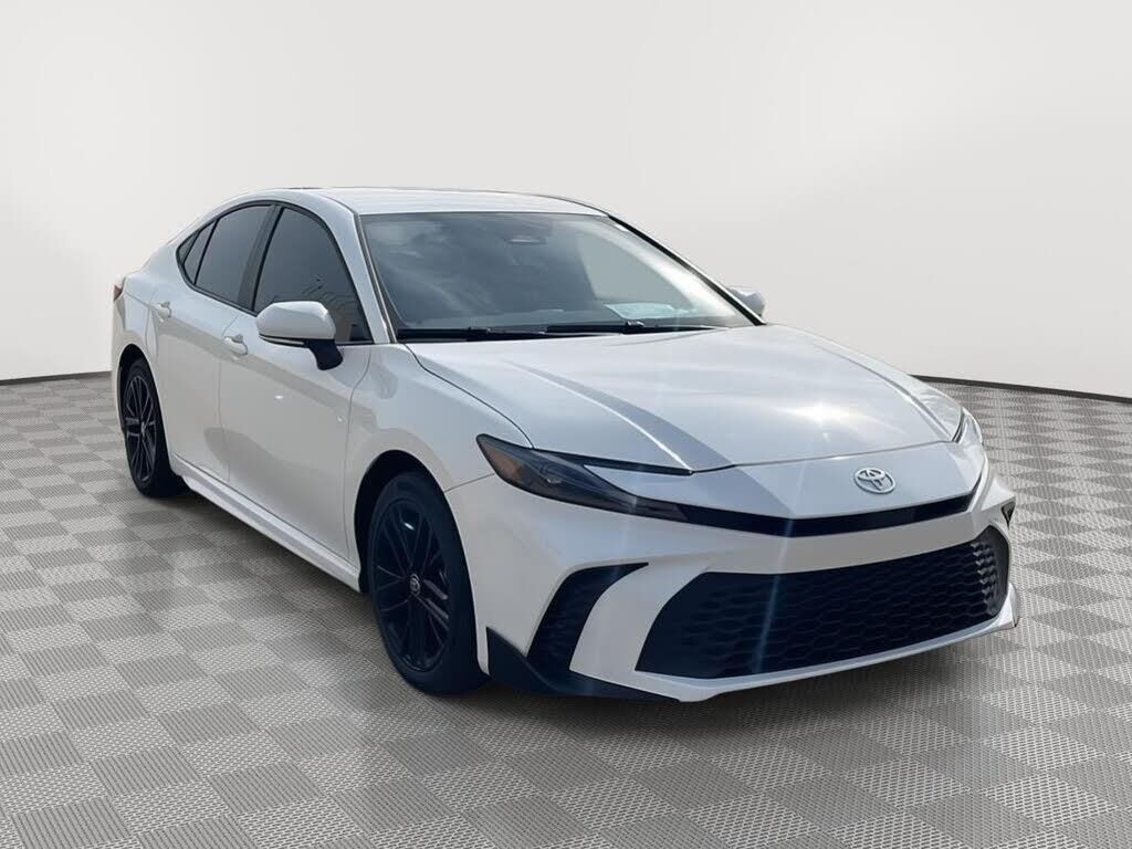 2025 Toyota Camry SE — photo 1 of 1