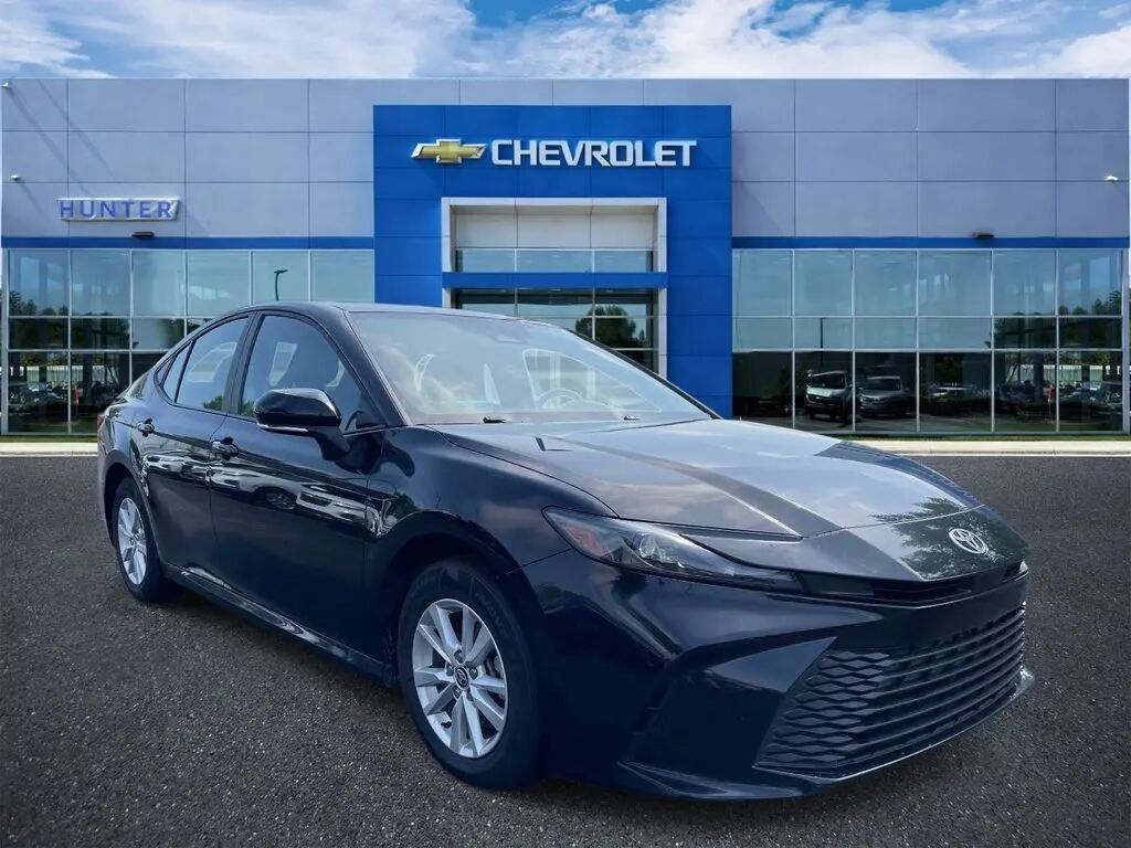 2025 Toyota Camry LE — photo 1 of 26