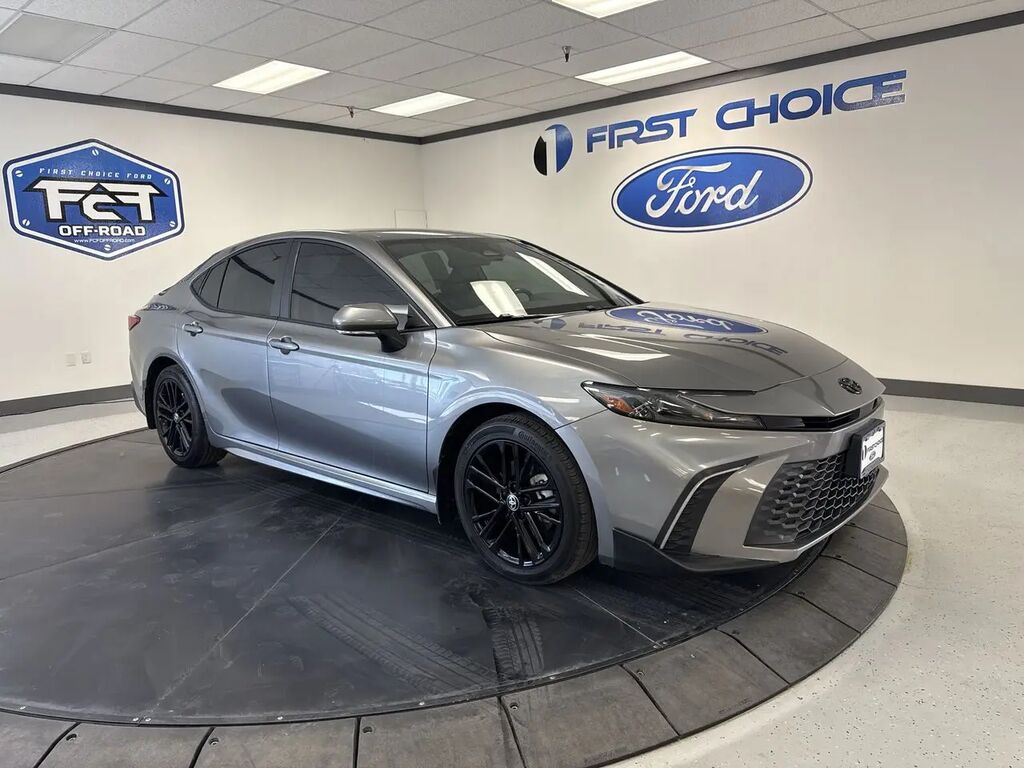 2025 Toyota Camry SE — photo 1 of 13