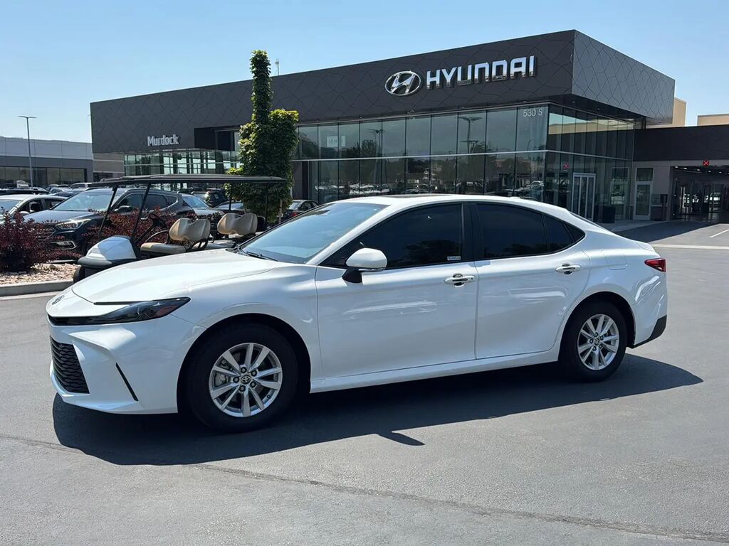 2025 Toyota Camry LE — photo 1 of 13