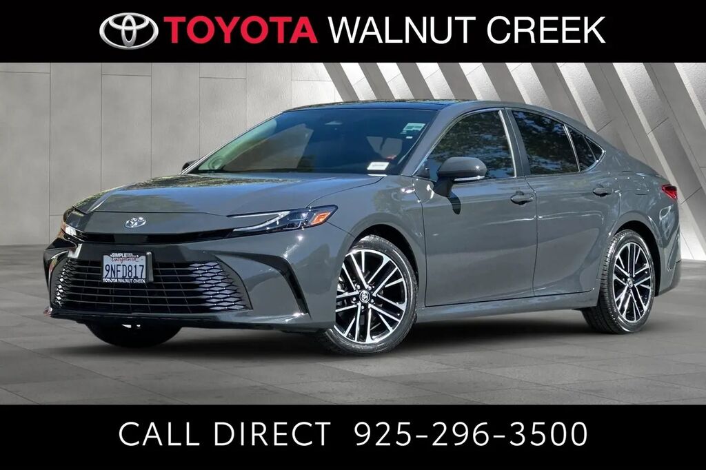 2025 Toyota Camry SE — photo 1 of 16