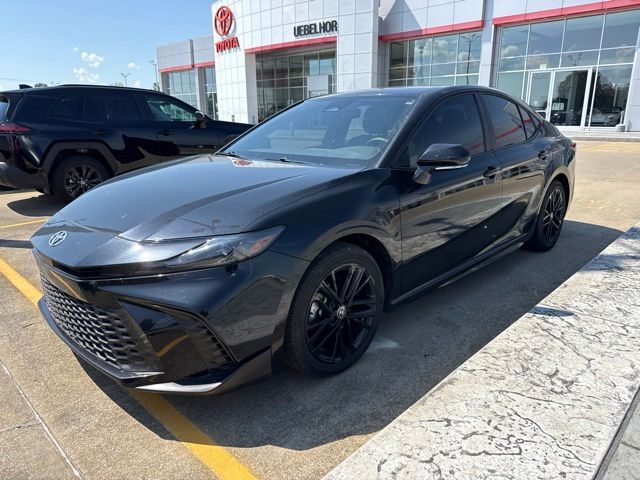 2025 Toyota Camry SE — photo 1 of 11