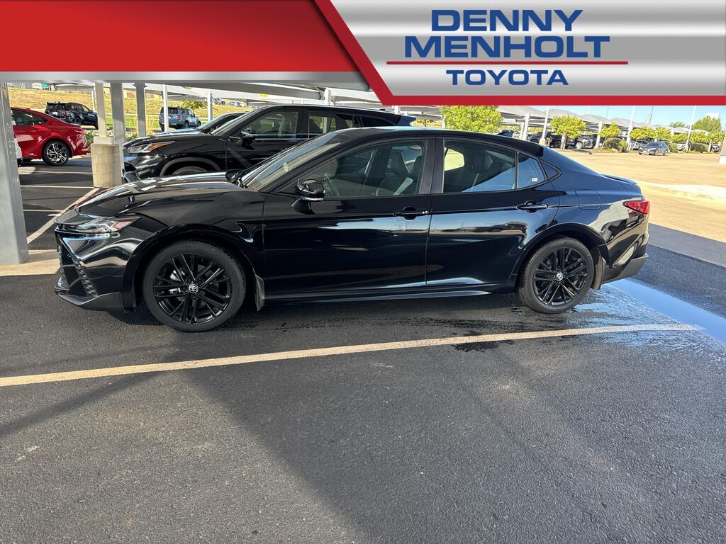 2025 Toyota Camry SE — photo 1 of 4