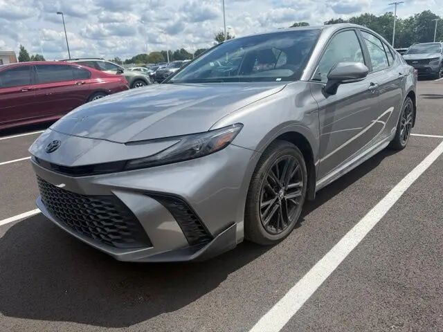 2025 Toyota Camry SE — photo 1 of 13