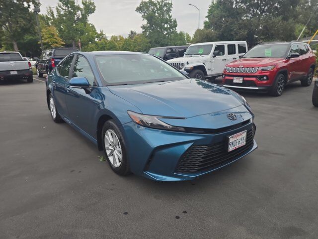 2025 Toyota Camry LE — photo 1 of 11