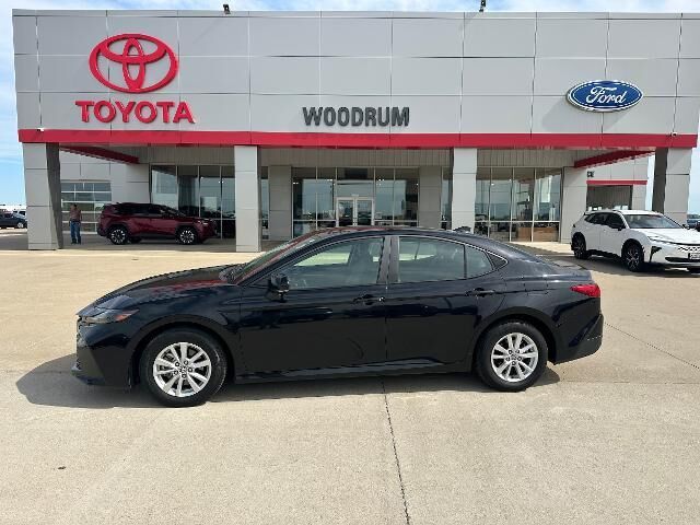 2025 Toyota Camry LE — photo 1 of 13