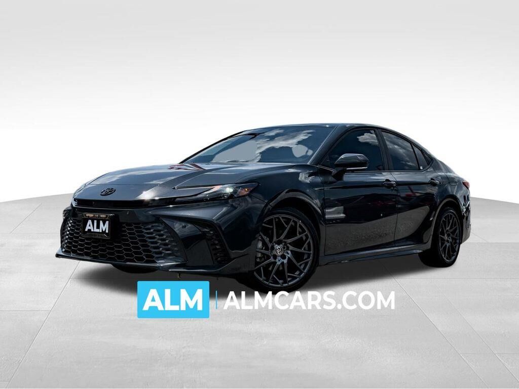2025 Toyota Camry SE — photo 1 of 13