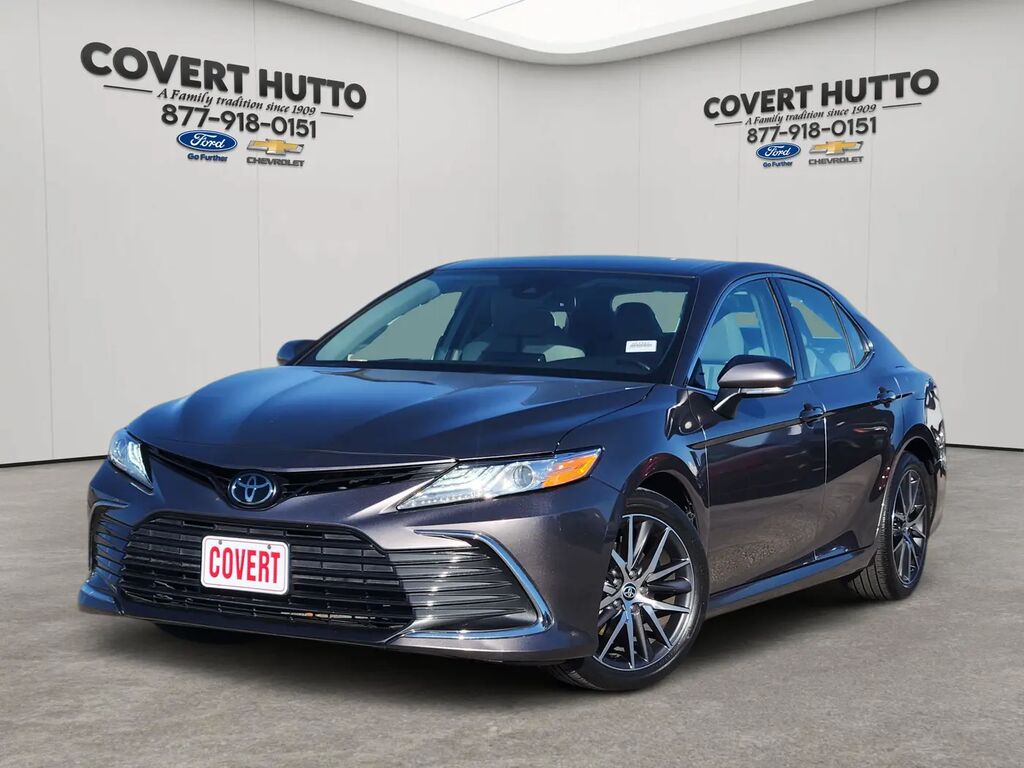 2024 Toyota Camry XLE — photo 1 of 16