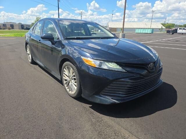 2020 Toyota Camry XLE — photo 1 of 13