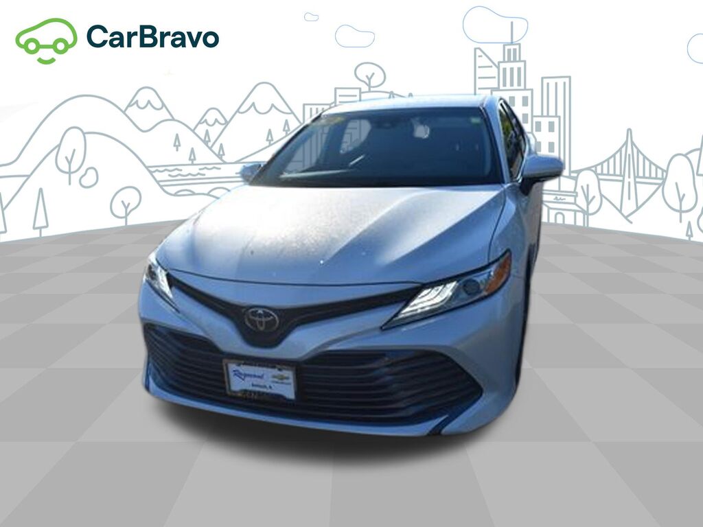 2020 Toyota Camry XLE — photo 1 of 7