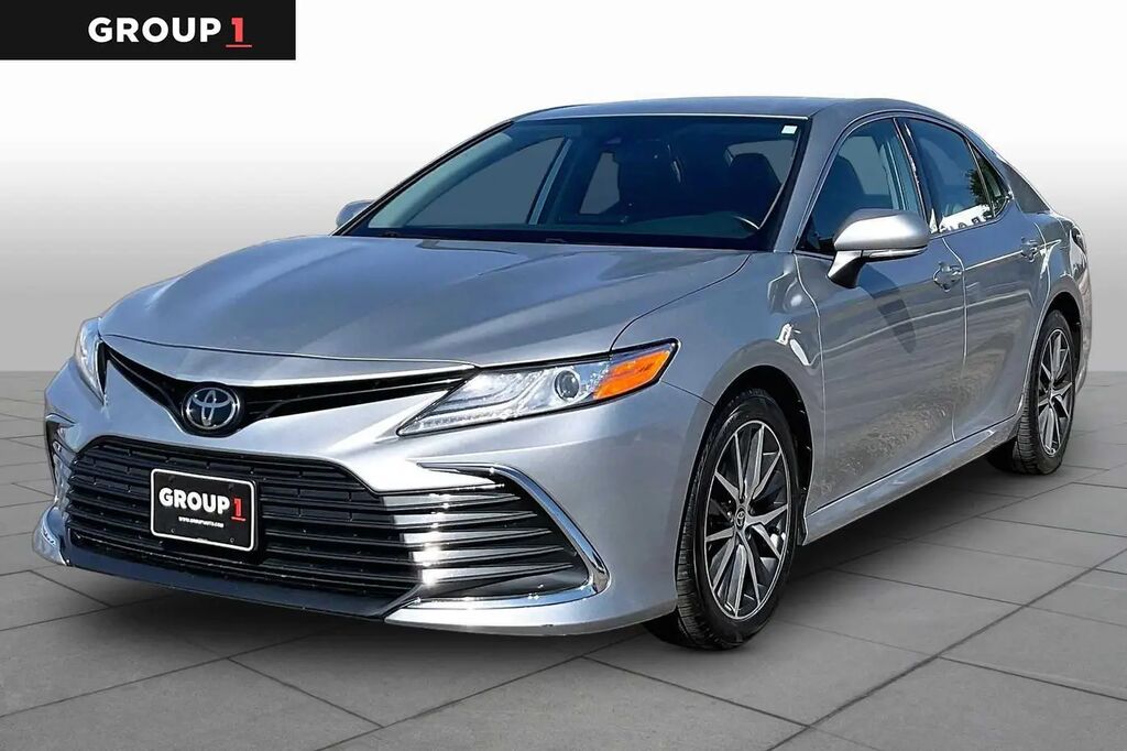 2024 Toyota Camry XLE — photo 1 of 13