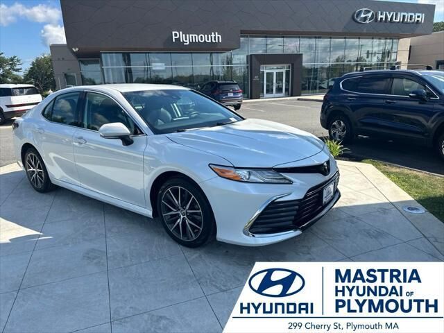 2021 Toyota Camry XLE — photo 1 of 26