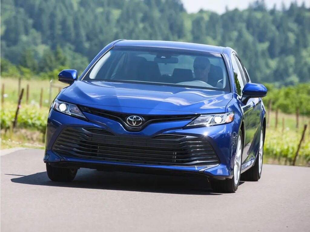 2020 Toyota Camry XLE — photo 1 of 30