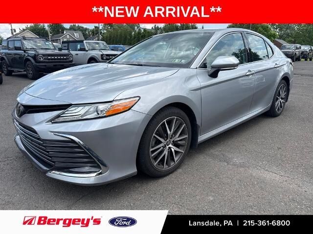2022 Toyota Camry XLE — photo 1 of 10