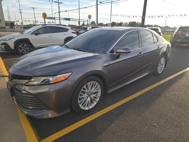 2020 Toyota Camry Hybrid XLE