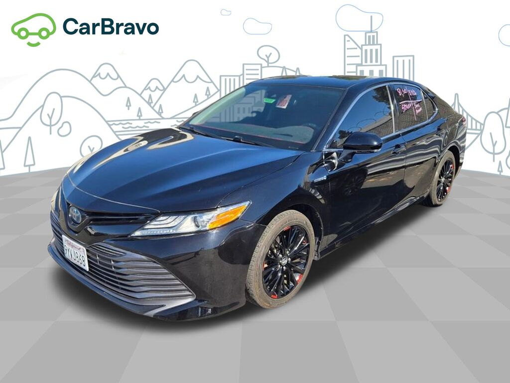 2020 Toyota Camry Hybrid XLE — photo 1 of 7