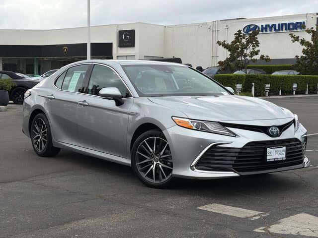 2021 Toyota Camry Hybrid XLE