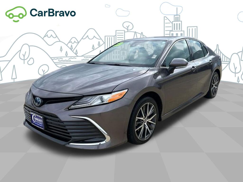 2023 Toyota Camry XLE Hybrid — photo 1 of 6