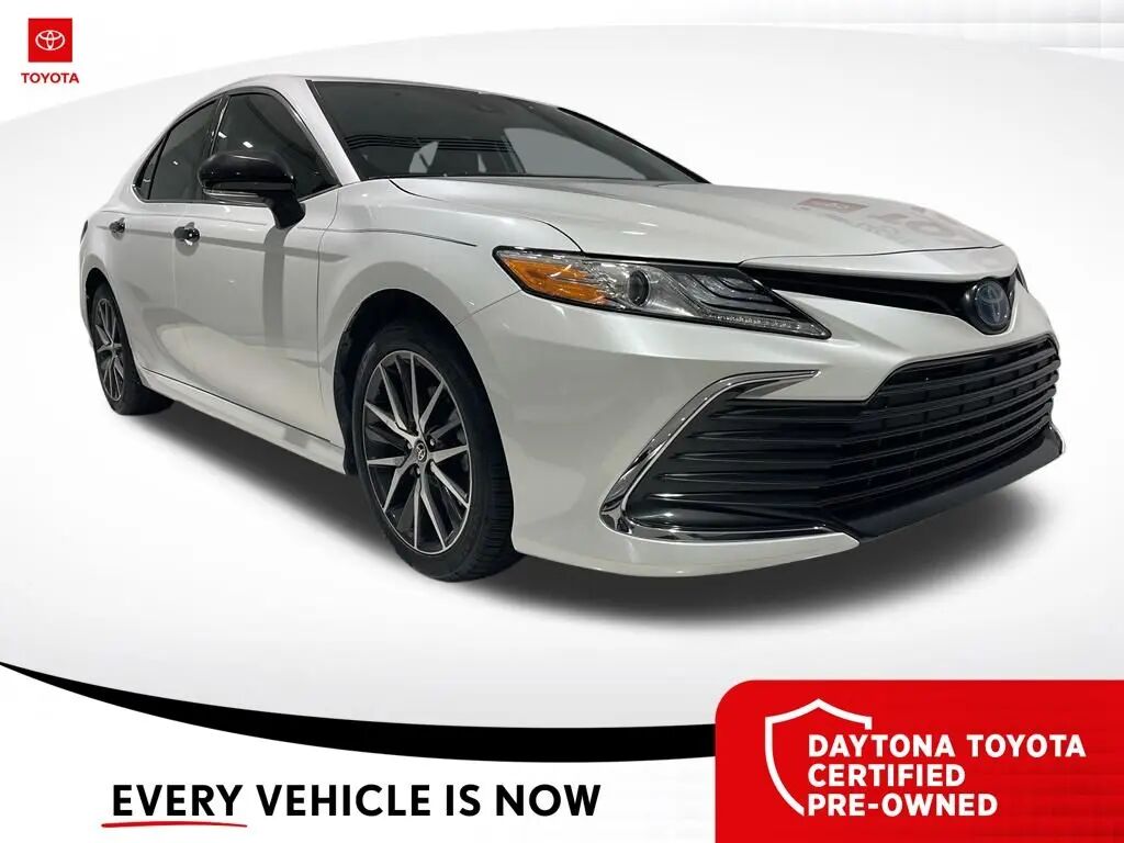 2022 Toyota Camry Hybrid XLE — photo 1 of 1