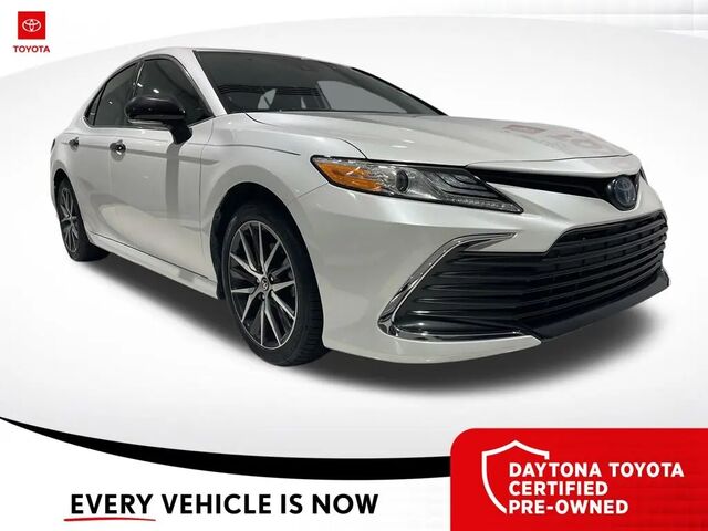 2022 Toyota Camry Hybrid XLE