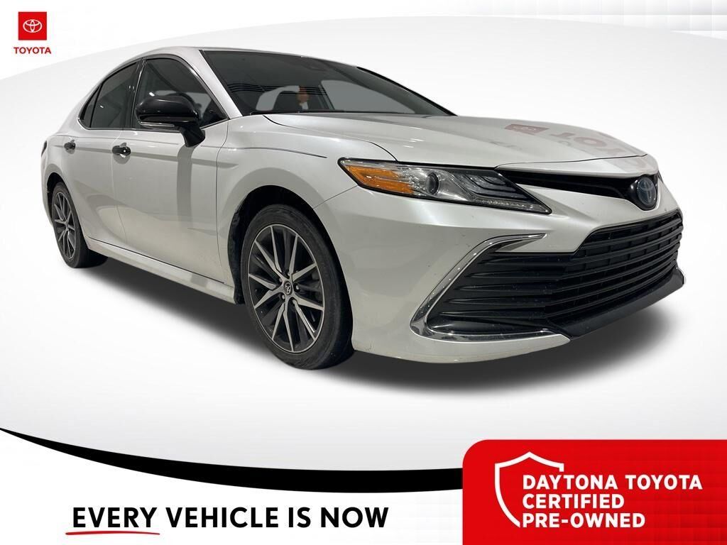 2022 Toyota Camry Hybrid XLE — photo 1 of 36