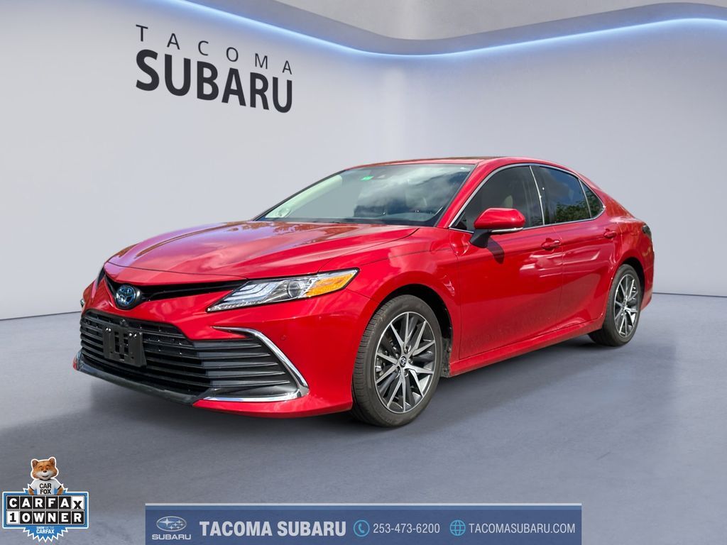 2024 Toyota Camry XLE — photo 1 of 13