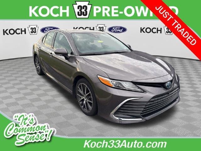 2022 Toyota Camry Hybrid XLE