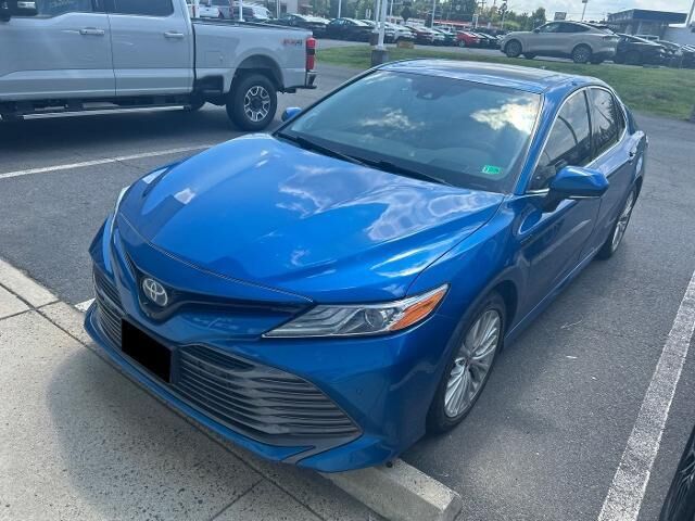 2020 Toyota Camry Hybrid XLE