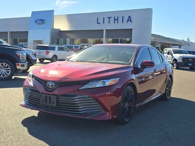 2020 Toyota Camry Hybrid XLE