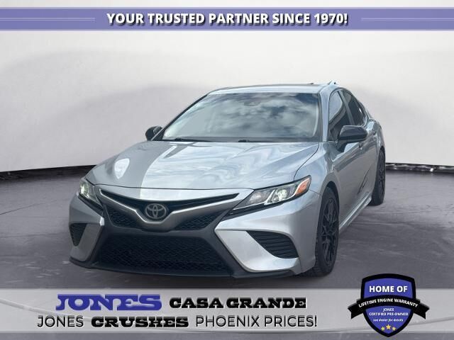2020 Toyota Camry SE — photo 1 of 15