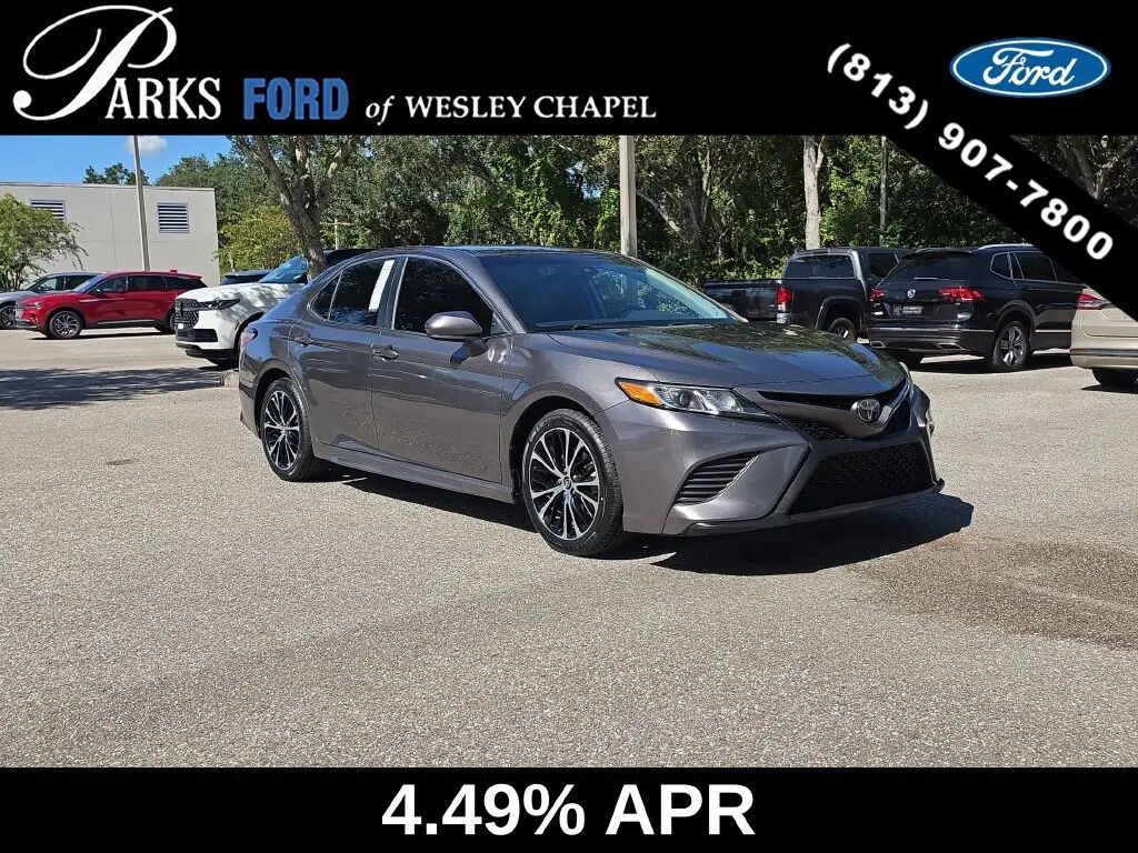 2020 Toyota Camry SE — photo 1 of 13