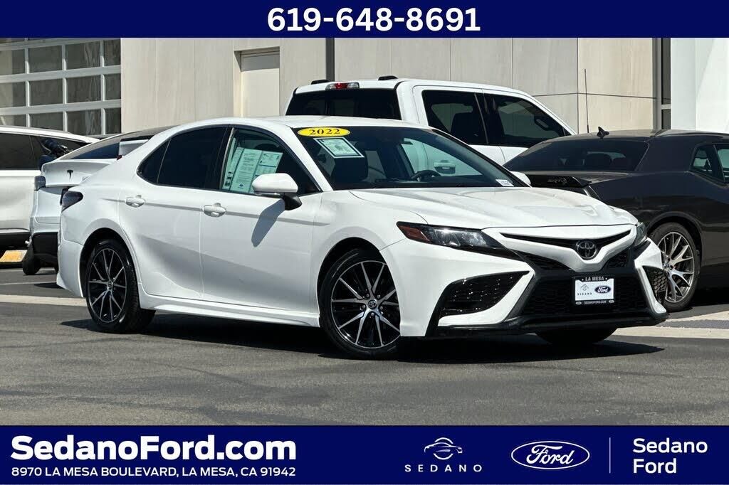 2022 Toyota Camry SE — photo 1 of 1